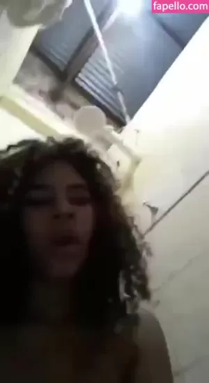 maria-eduarda-melo thumbnail #2049712