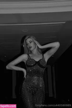 marilyn-gold thumbnail #6127058