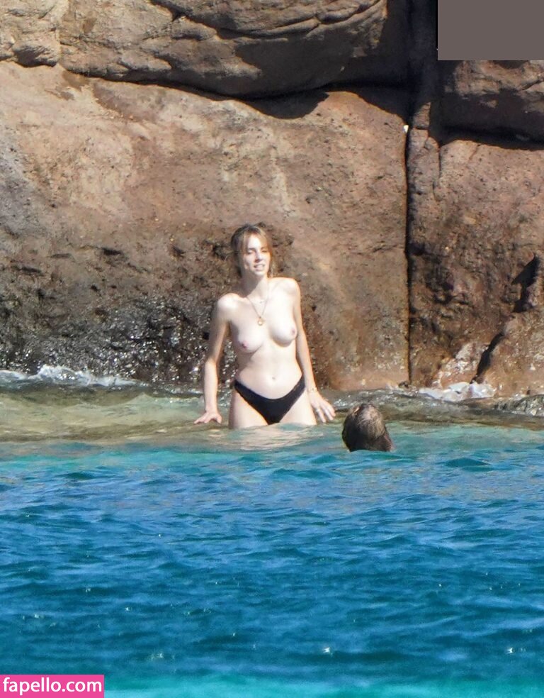 Maya Hawke-1