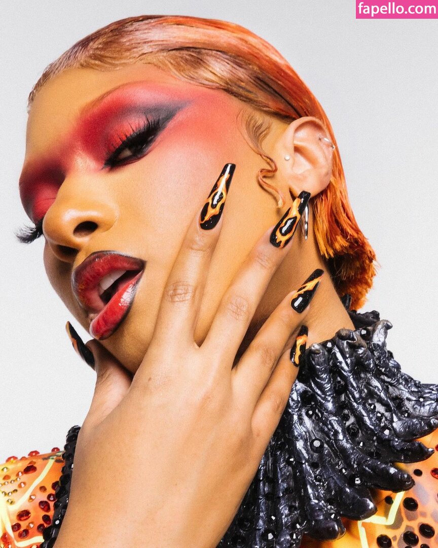 Megan Thee Stallion-3