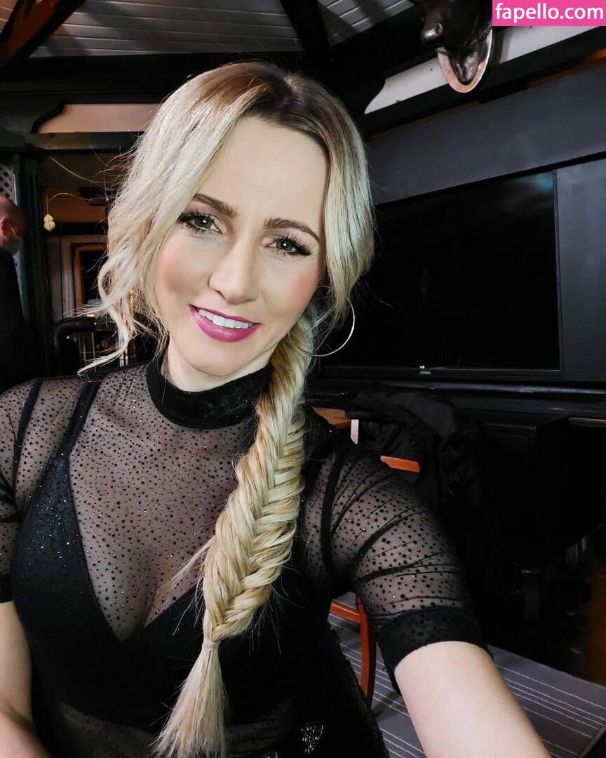 melissa-naschenweng – I Nudes – Celeb Nudes