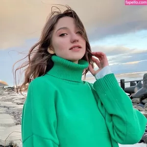 mia-elfie thumbnail #2072121