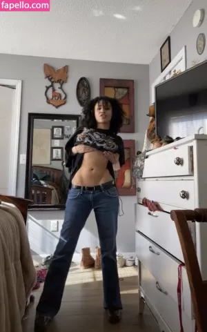 midriff thumbnail #2076113