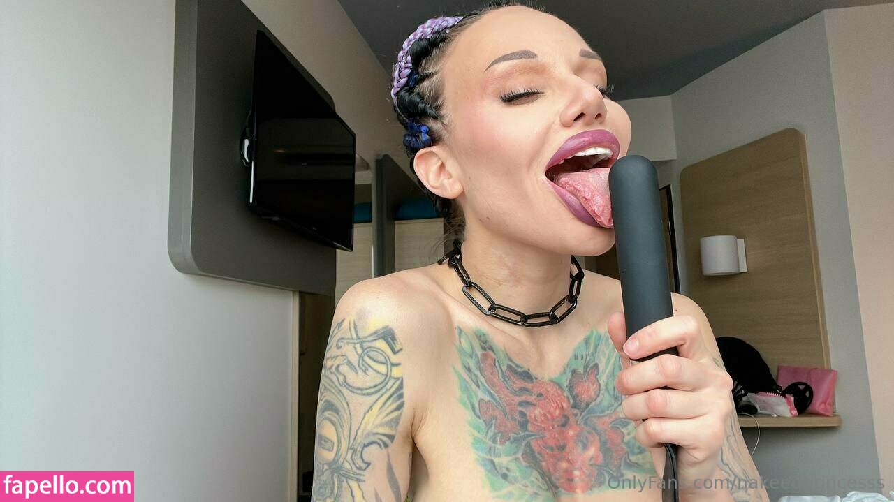 nakeedprincesss-3