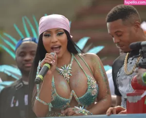 nicki-minaj thumbnail #411145