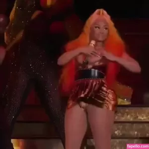 nicki-minaj thumbnail #411144