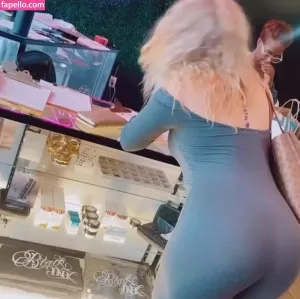 nikkita-lyons thumbnail #151122