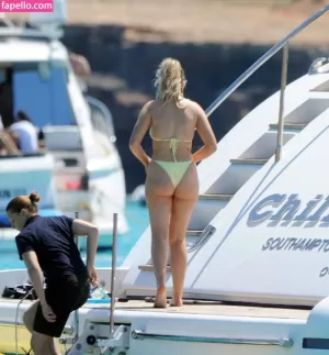 perrie-edwards thumbnail #1050376