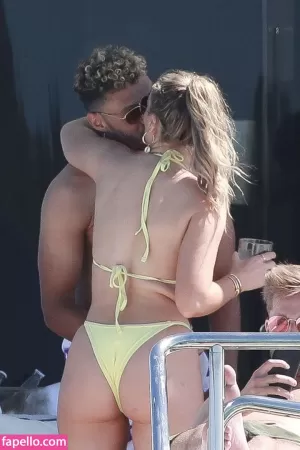 perrie-edwards thumbnail #1050375