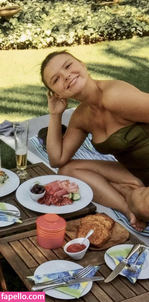 Phoebe Roberts-1