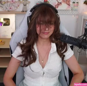 pokimane thumbnail #58877