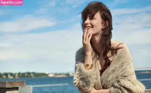 rachel-brosnahan thumbnail #1137487