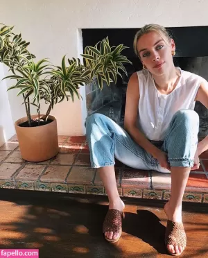 rachel-skarsten thumbnail #6092891