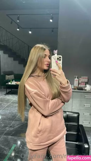 red-mila thumbnail #3639790