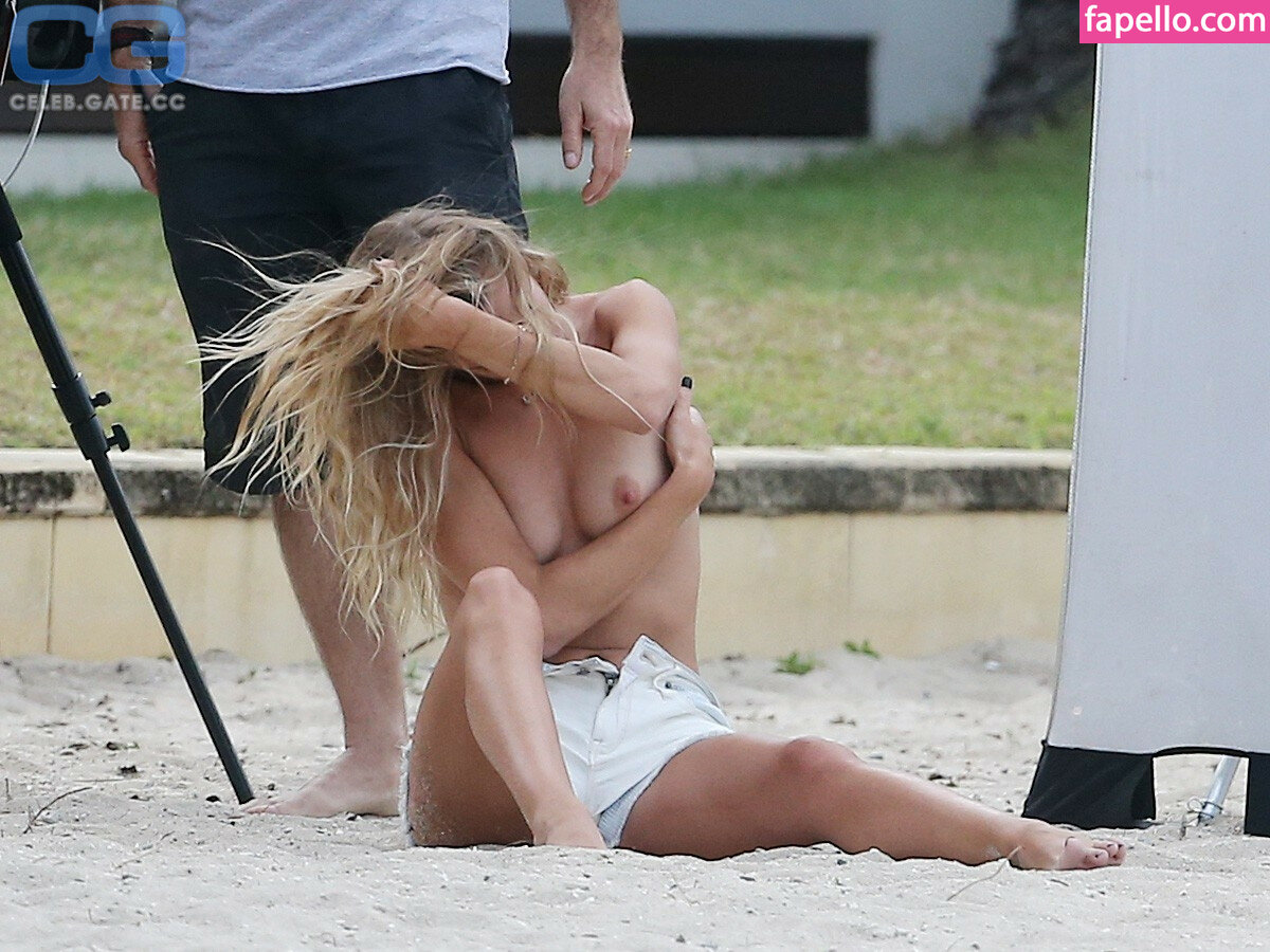 Rosie Huntington-1