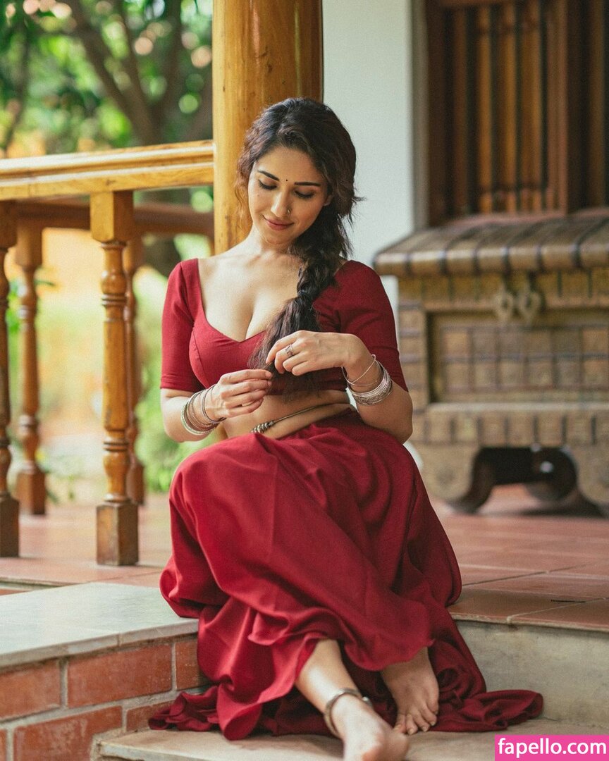 Ruhani Sharma-2