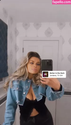 sara-civian thumbnail #3684347