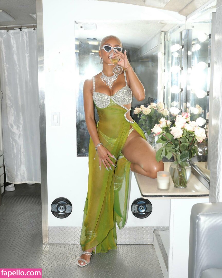 Saweetie-1