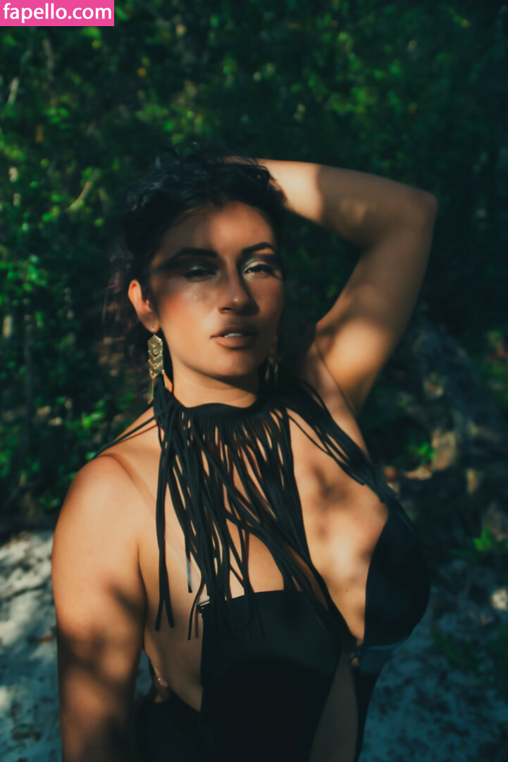 Selena Adams-3