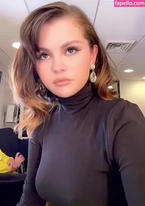 selena-gomez thumbnail #2229828
