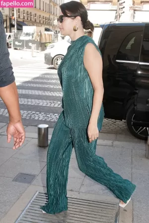 selena-gomez thumbnail #2230017
