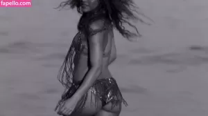 shakira thumbnail #696576