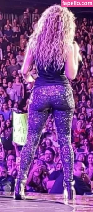 shakira thumbnail #696484