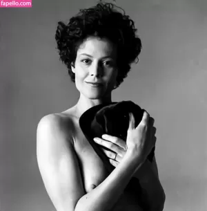 sigourney-weaver thumbnail #2245586