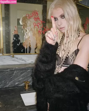 taylor-momsen thumbnail #68699