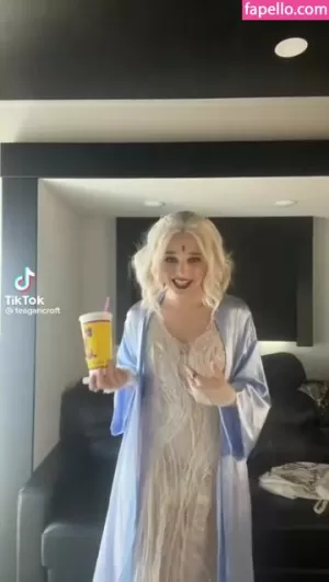 teagan-croft thumbnail #2858838