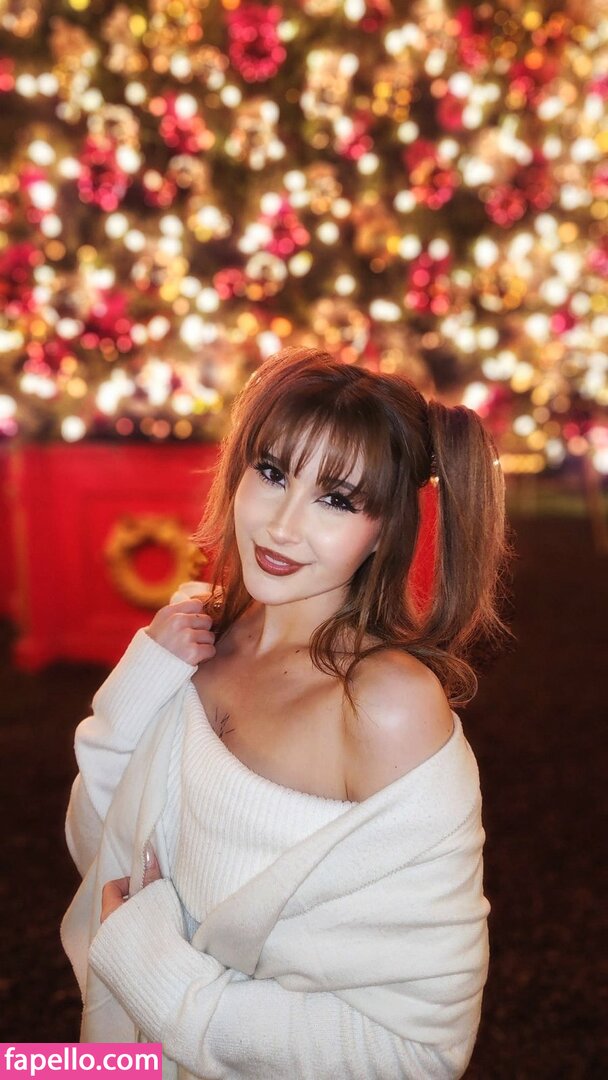 Thalia Rosa-1