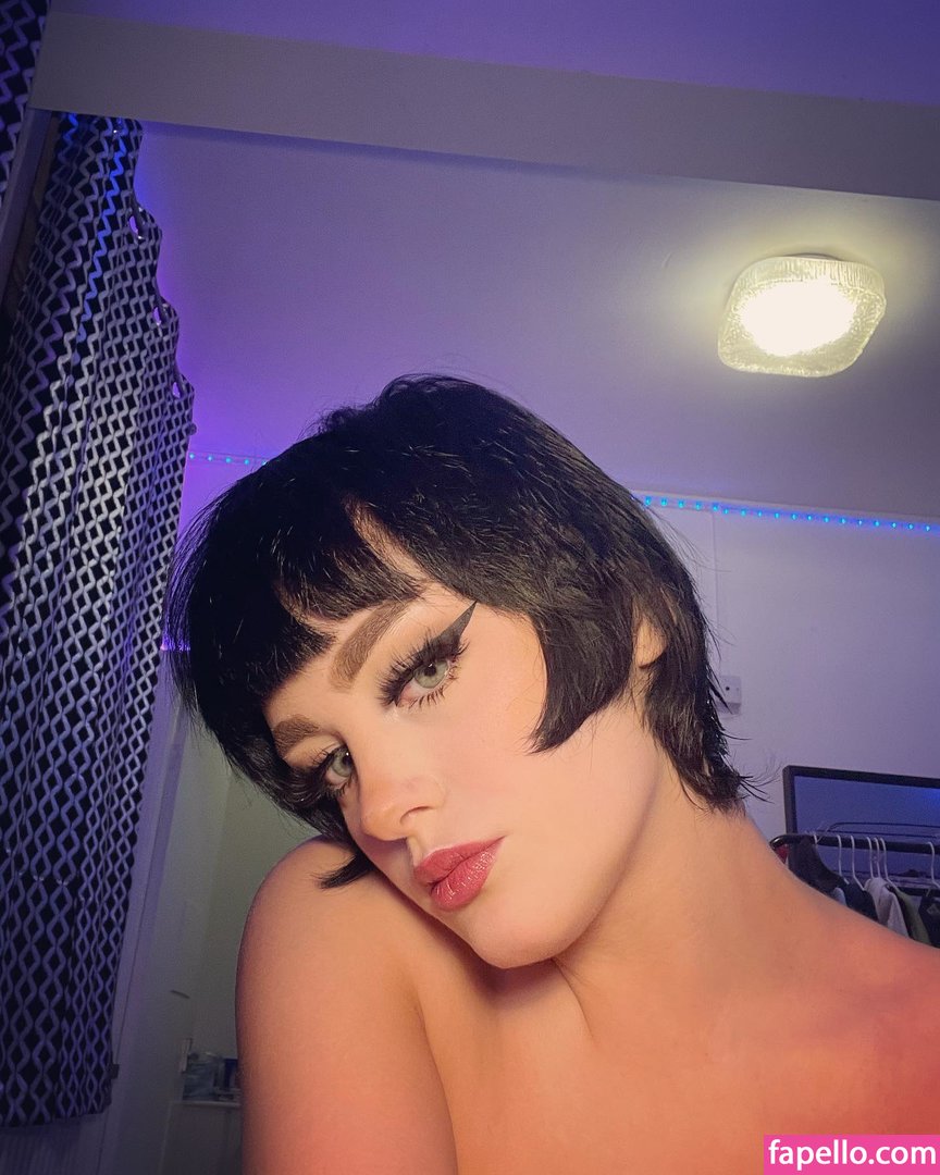 Theapricotwitch-3