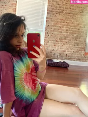 themissviolette thumbnail #2304545