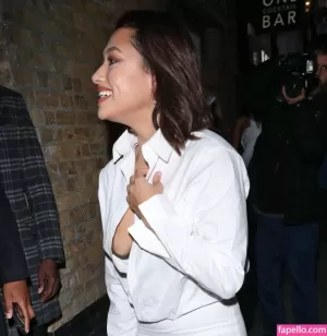 vanessa-white thumbnail #955055