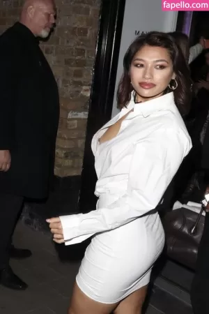 vanessa-white thumbnail #955053