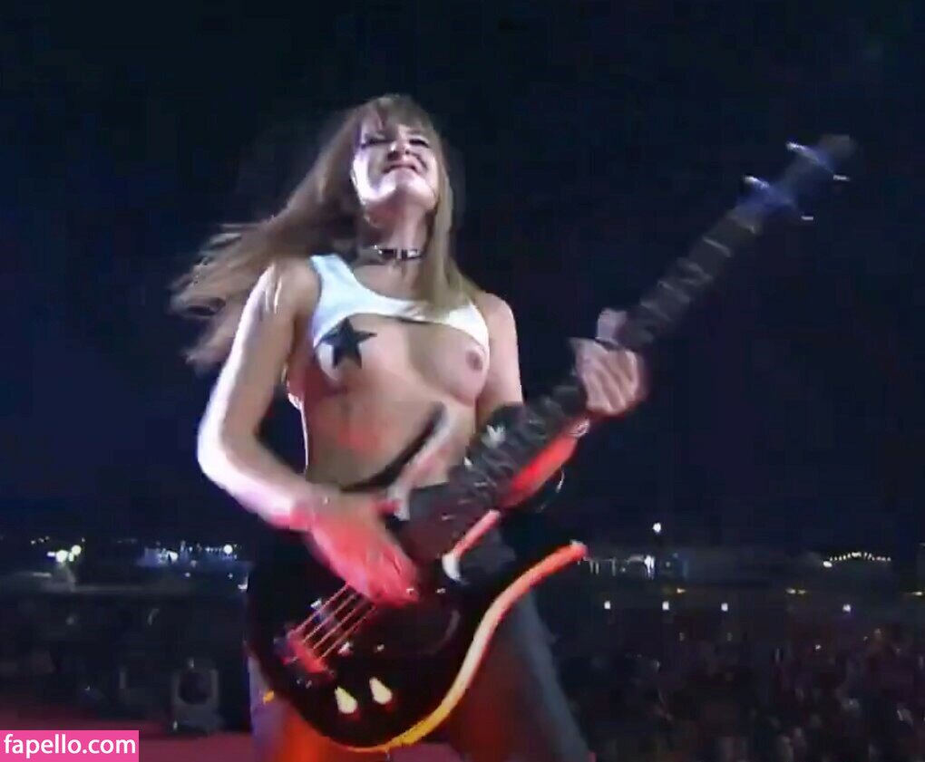 Victoria De Angelis-1