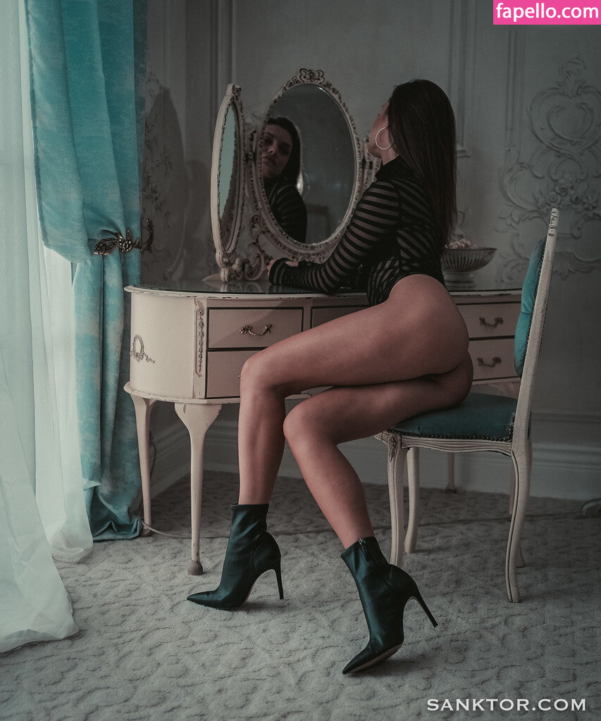 Vikki Roxy-2