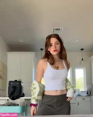 violet-brinson thumbnail #3339698