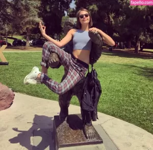willa-holland thumbnail #568946