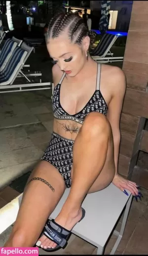 woah-vicky thumbnail #138130