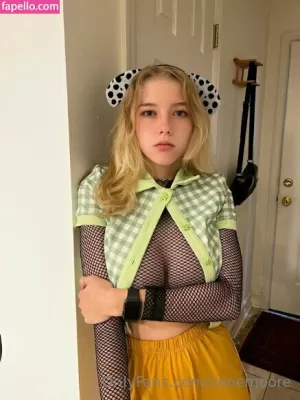 zooemoore thumbnail #5329926